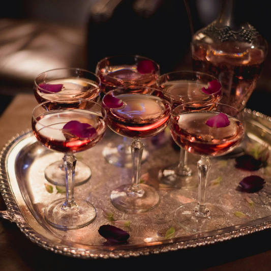 Drink Smarter: Hemp Seltzers vs. THC Drinks — What’s Different?