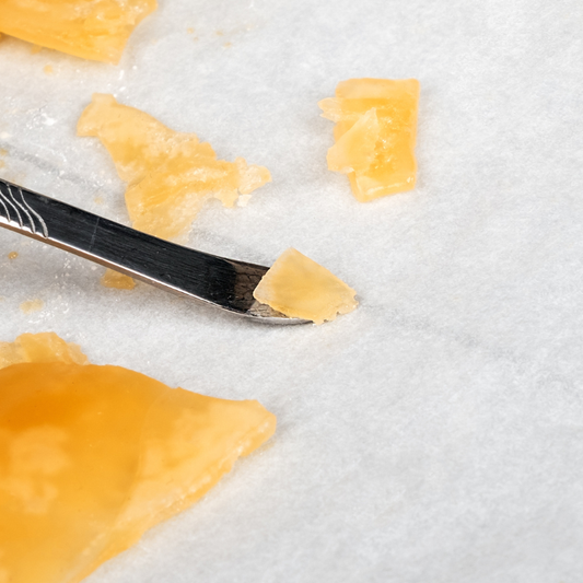 THCA Flower vs THCA Diamonds: Which One Is Right for You?